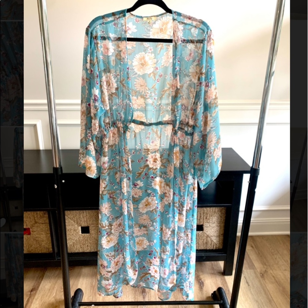 Womens Boho Chic Medium Kimono with buttons. Dressy & casual! Great for weddings - Picture 5 of 8